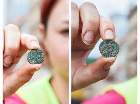 A 4th-century Roman coin. The obverse side portrays a personification of the city of Rome, and the reverse side features the she-wolf with twins Romul and Rem who, in the Roman mythology, are believed to have founded Rome. With such coins, Constantine the Great wanted to celebrate the foundation of Constantinople as the new capital of the Roman Empire, while also reinforcing Rome as its traditional centre.