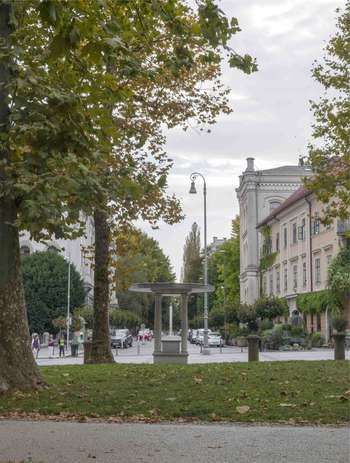 Po poti Plečnikovega urejanja odprtega prostora v Ljubljani [VSA MESTA SO ZASEDENA]