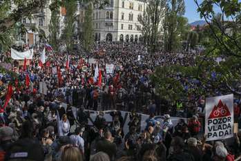 Javno vodstvo po razstavi protestne fotografije Naša last