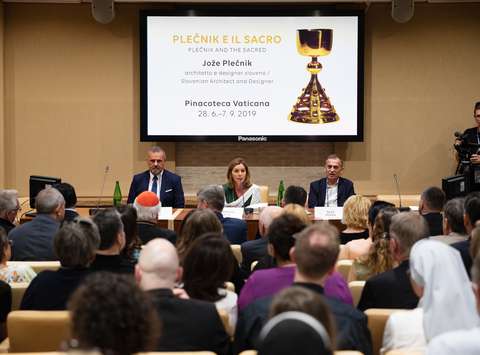 Uradni del odprtja razstave so z govori pospremili ga. Barbara Jatta, direktorica Vatikanskih muzejev, g. Zoran Poznič, minister za kulturo RS, in g. Blaž Peršin, direktor Muzeja in galerij mesta Ljubljane.