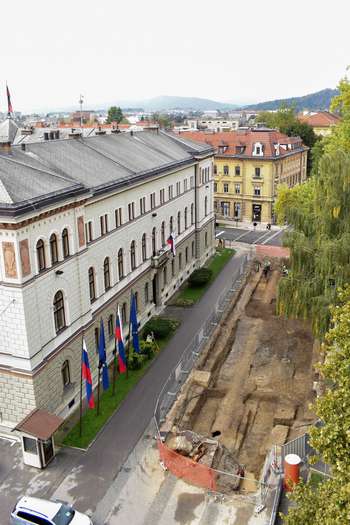 Arheološka vodstva na Erjavčevi cesti