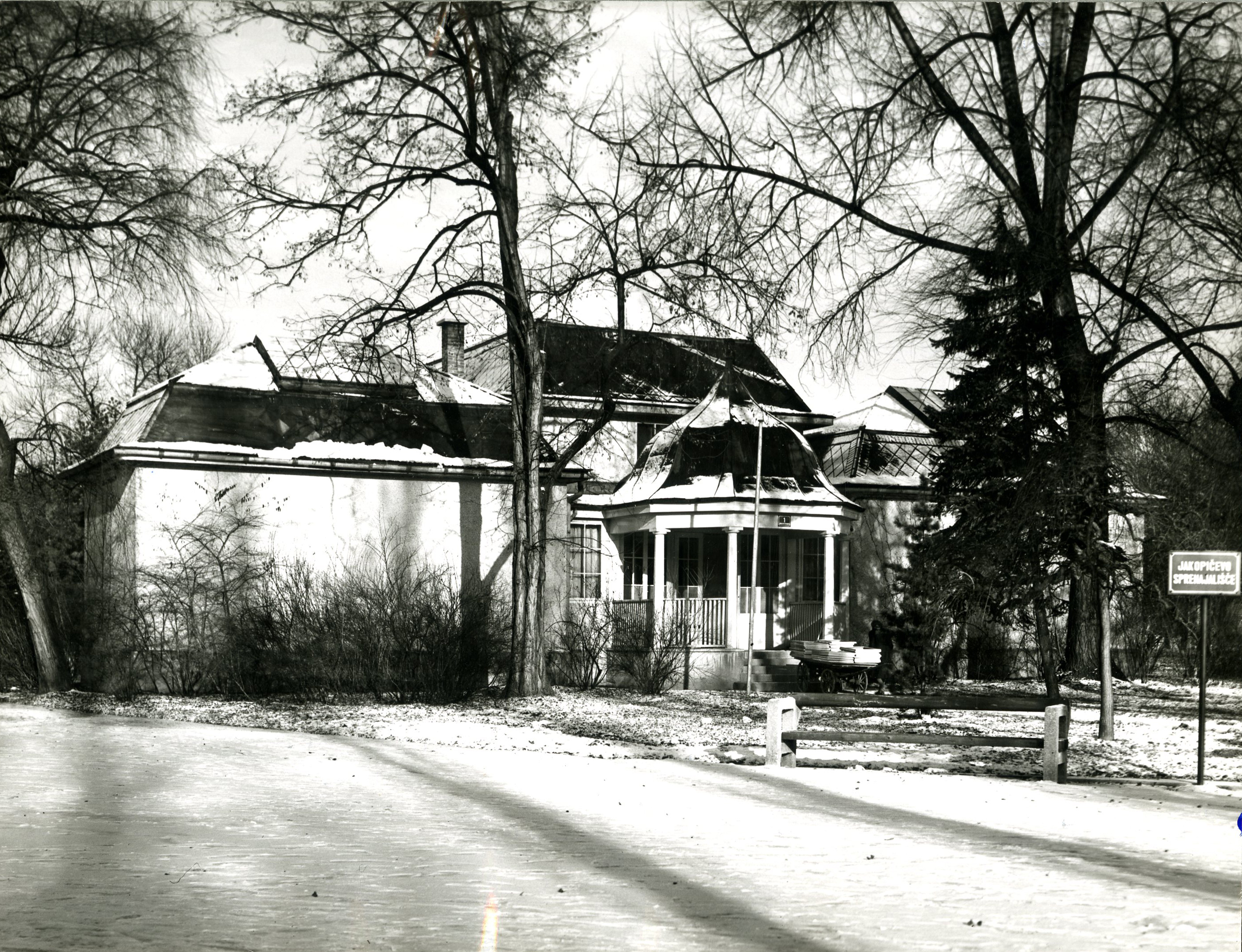 Jakopič Pavilion before demolishing in December 1961